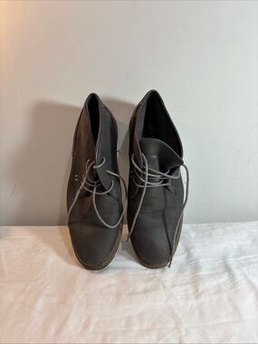 Varese Men's Casual Lace-Up Shoes in Dark Gray. 8/21